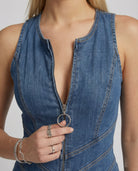 Fashion-Forward Women’s Jumpsuit – Vintage Denim Style with Feminine Silhouette 3