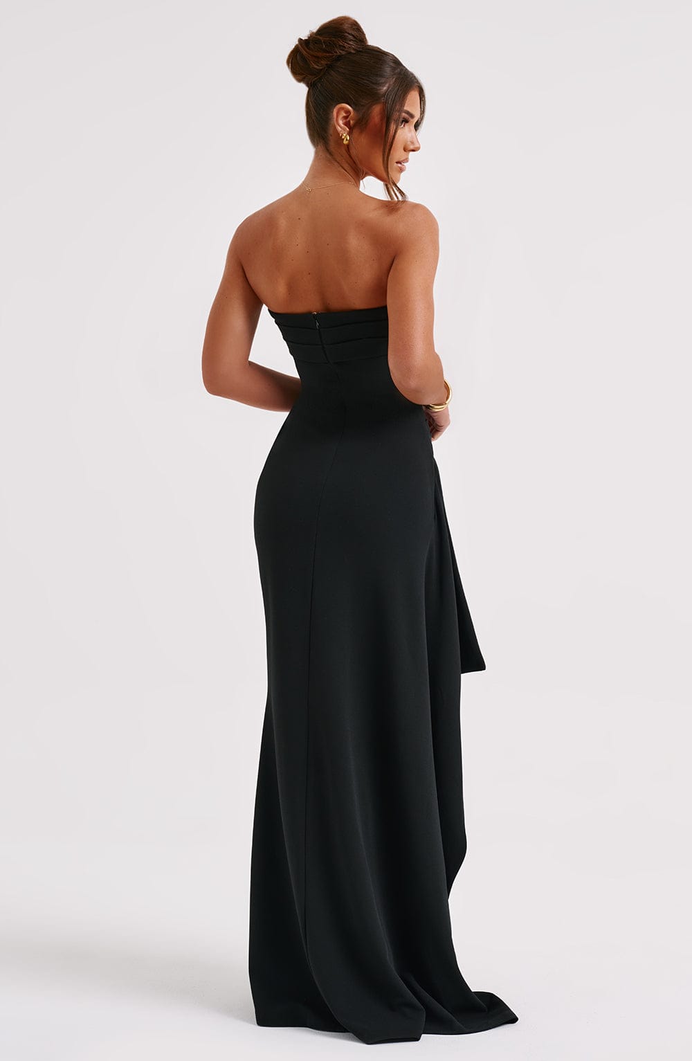 Women’s Elegant Dress – Timeless Black Design for Chic Events 2